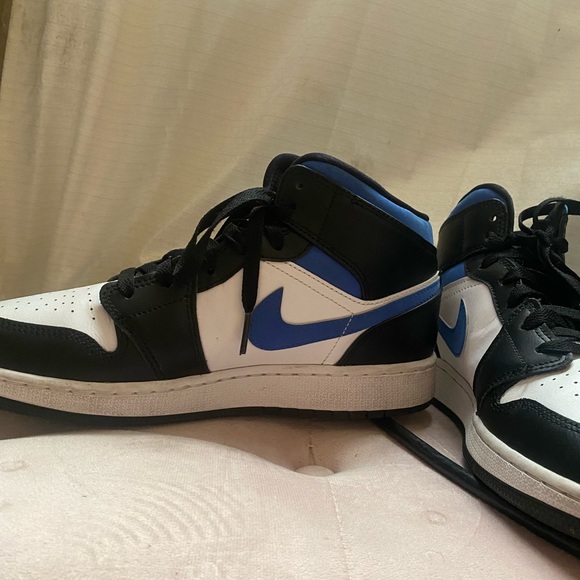 Blue, black, and white air jordan 1's - Picture 5 of 13